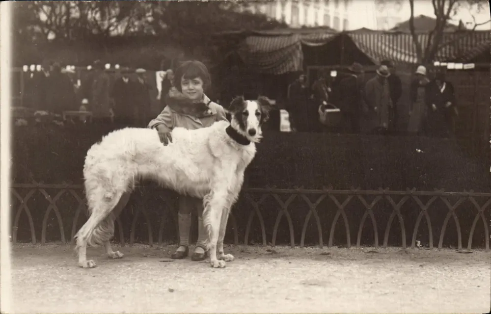 Mulher e cachorro — Paris - Frente
