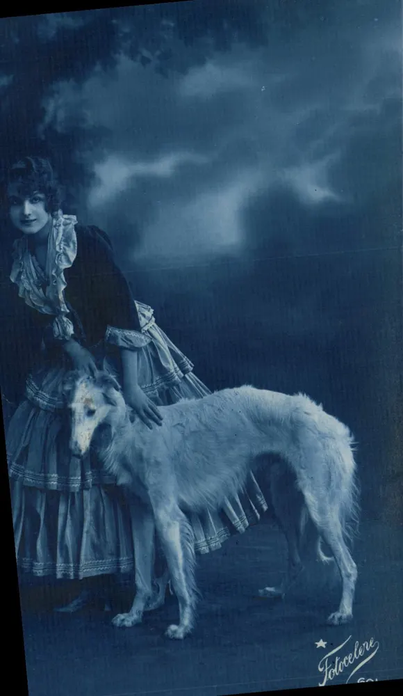 Donna e cane di razza borzoi — studio fotografico — Fotocelere - Recto