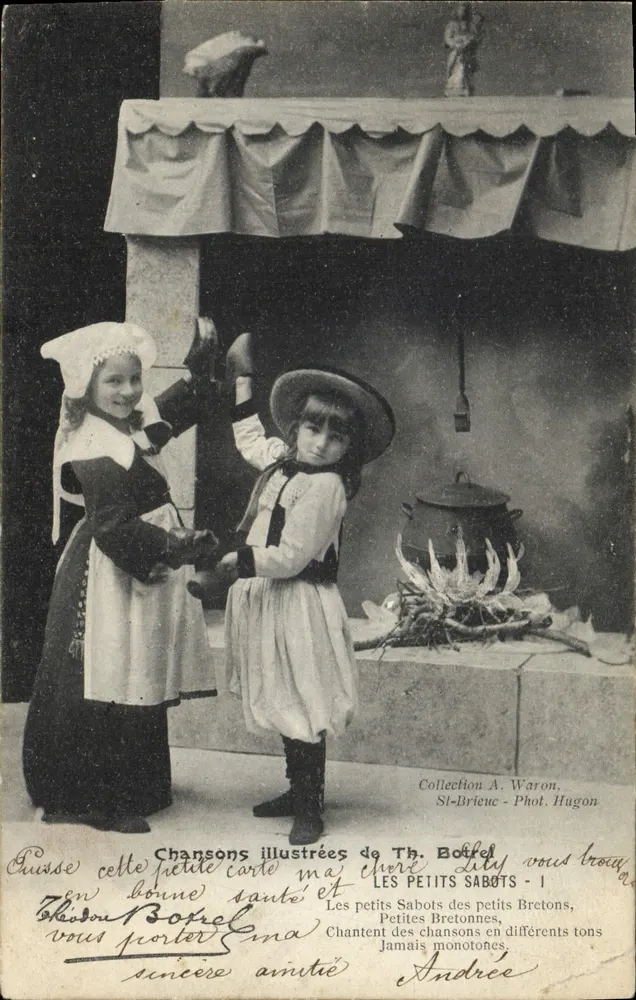 Deux enfants en costume breton — scène de village — Les Petits Sabots - I, édité par Th. Botrel - Frente