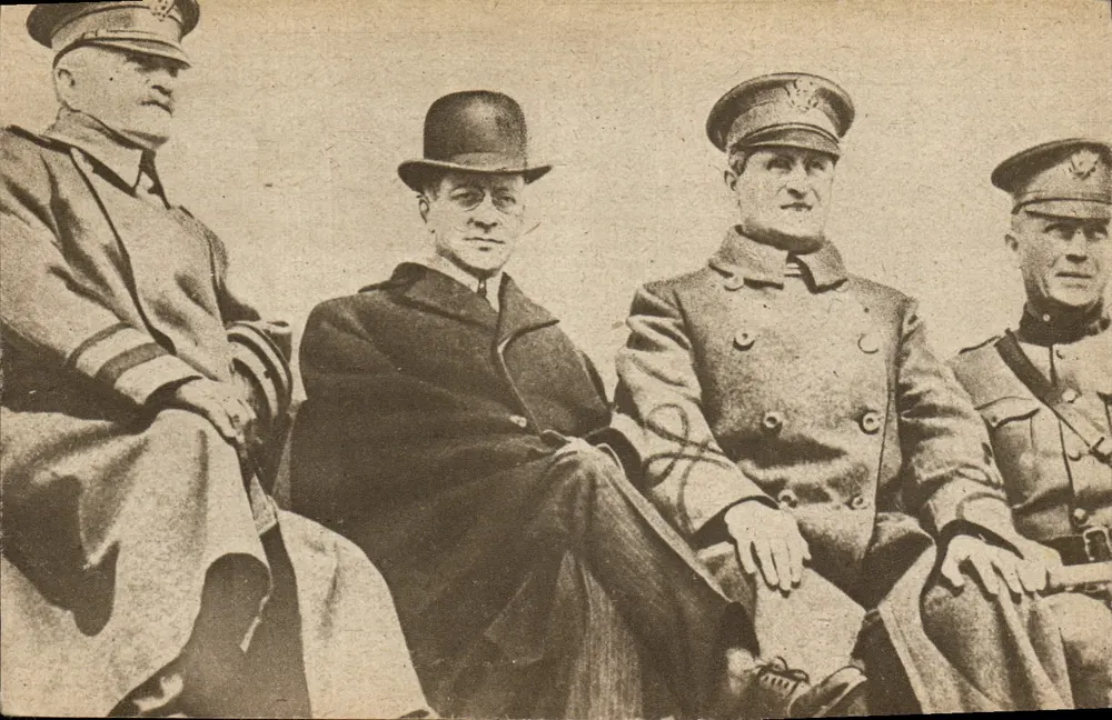 Vier Männer in Uniform — Photographie — Private Sammlung von M. Gouget - Vorderseite