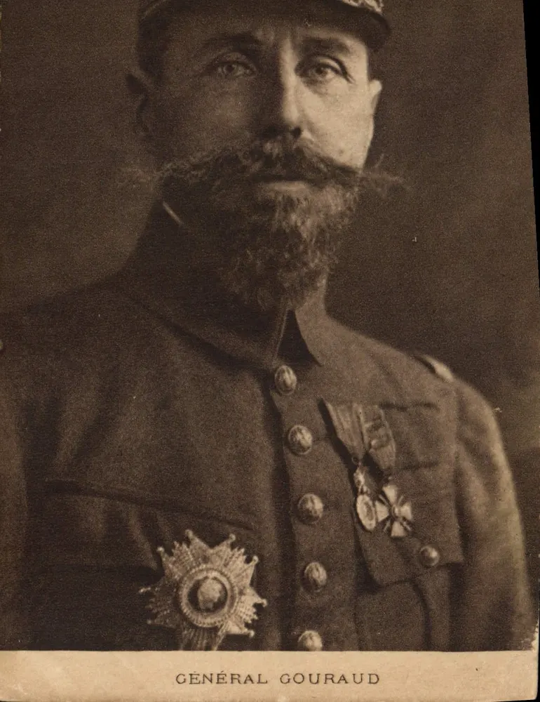 Geral Gouraud — retrato militar — P. J. Gallais & C°, Paris, n° 364 - Frente