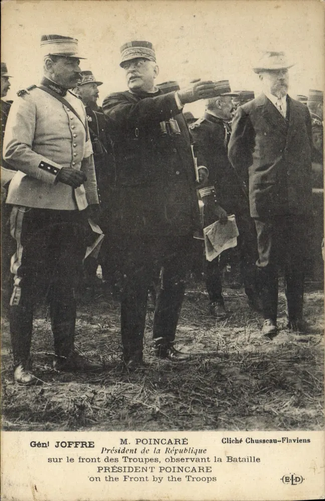 Präsident Poincaré beobachtet die Truppen am Front — Cliché Chusseau-Flaviens - Vorderseite