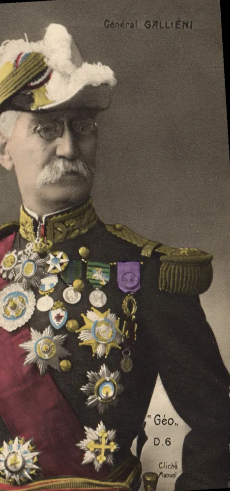 Geral Galliéni — retrato em uniforme decorado — cliché Manuel, D.6 - Frente