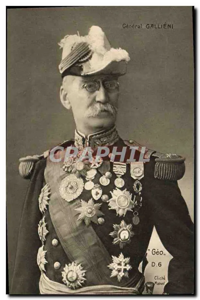 Geral Galliéni — retrato em uniforme ornado com condecorações — Cliché Manuel, D.6 - Frente