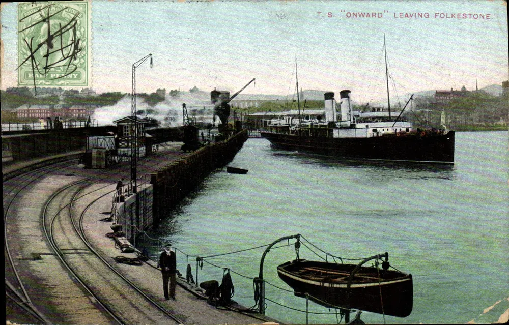 T.S. "Onward" quittant Folkestone — vue du port avec chemin de fer et vapeur — éditeur KROMO, série P.L.T. PENTLAND PIONEERS - Frente