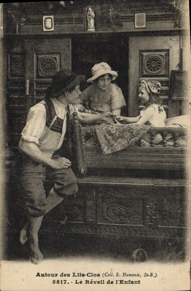 Um die Betten — Das Erwachen des Kindes — Sammlung E. Hamonic, St-B. - Vorderseite