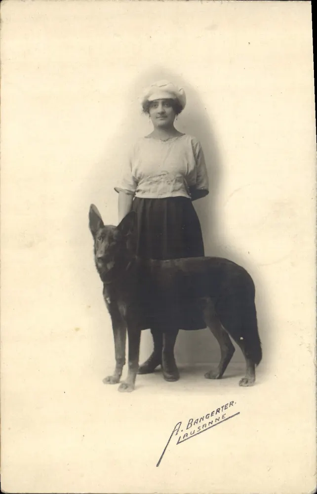 Frau und Hund — Fotostudio — A. Bangerteter, Lausanne - Vorderseite