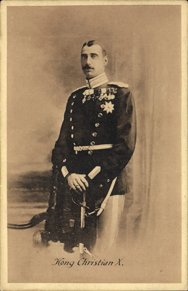 Kong Christian X — retrato em uniforme militar — editor não identificado - Frente