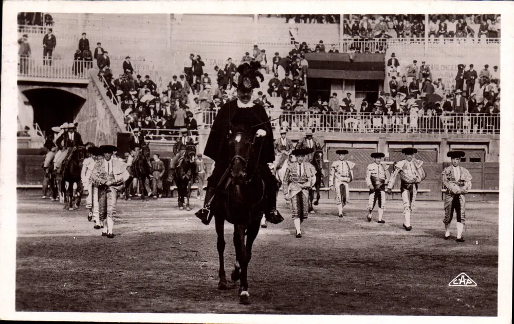 Desfile de touros — Corrida de touros em Nîmes — C.A.P. (Cinema d'Arte e de Propaganda) - Frente