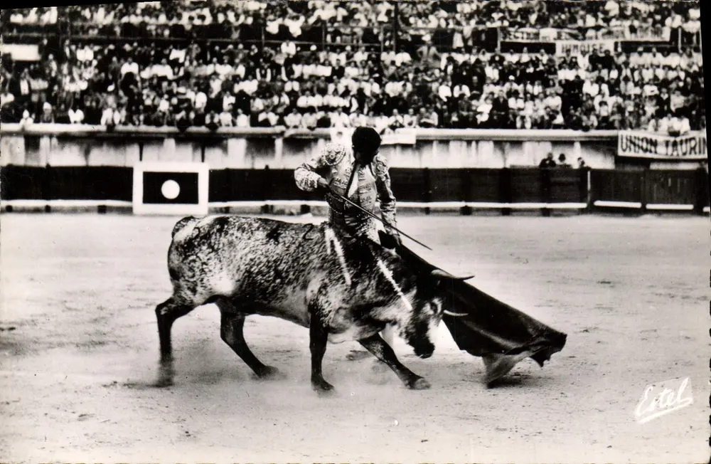 Corrida de touros — Passe de Muleta: uma 'naturelle' — Estel, n° 5857 - Frente
