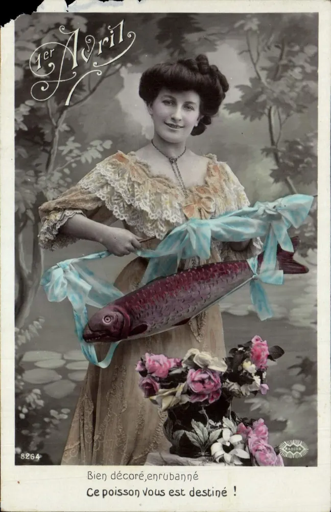 Frau mit einem dekorierten Fisch — 1. April — Ausgabe 8264 - Vorderseite