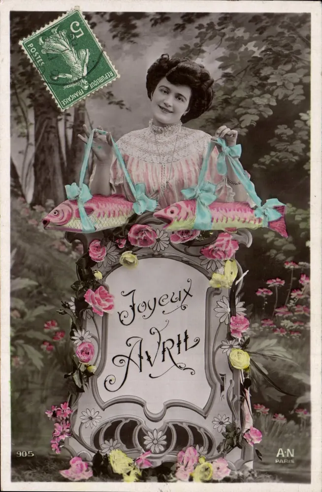 Frau, die zwei dekorative Fische hält — Frohes April — A-N Paris, n° 905 - Vorderseite