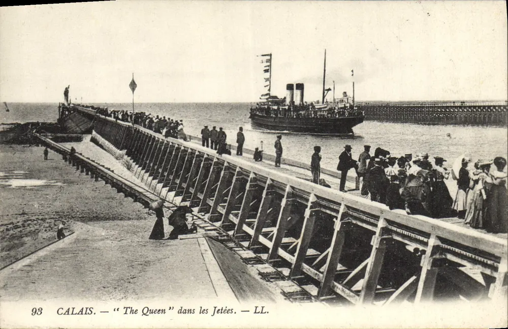 Calais — 'The Queen' an den Docks — LL. - Vorderseite