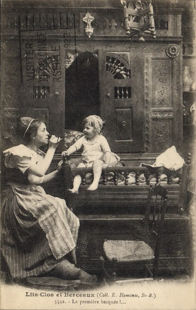 Lits-Clos e Berceais — A primeira becquée — Coll. E. Hamcnie, St-B. - Frente