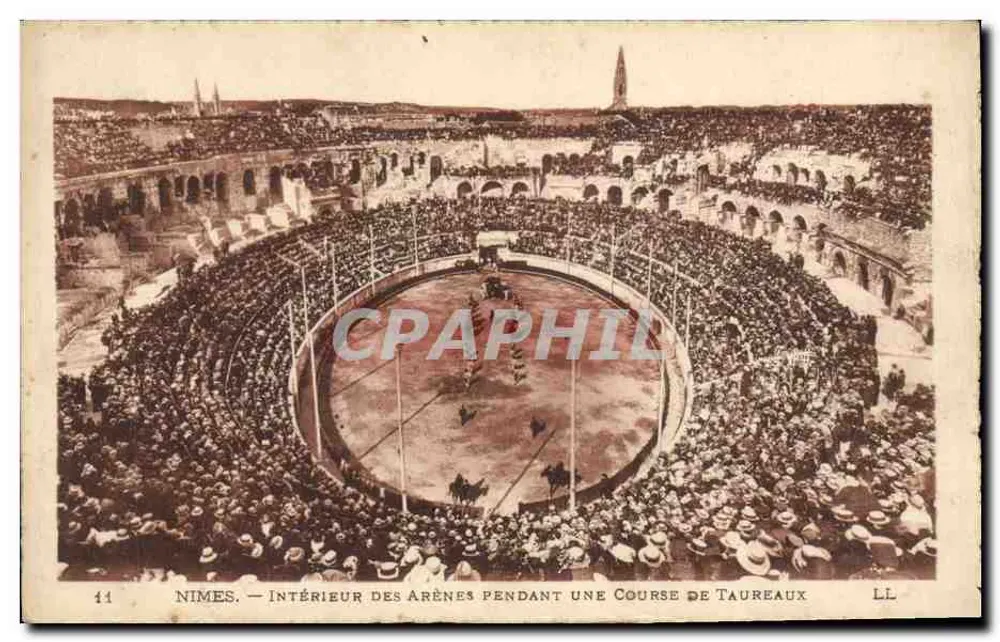Nîmes — Blick auf den Innenraum der Arenen während eines Stierkampfs — LL, n°41 - Vorderseite