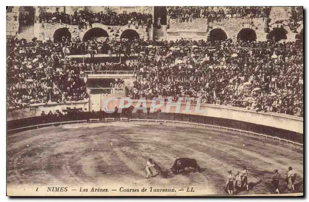 Nîmes — As Arenas — Corridas de touros — LL - Frente
