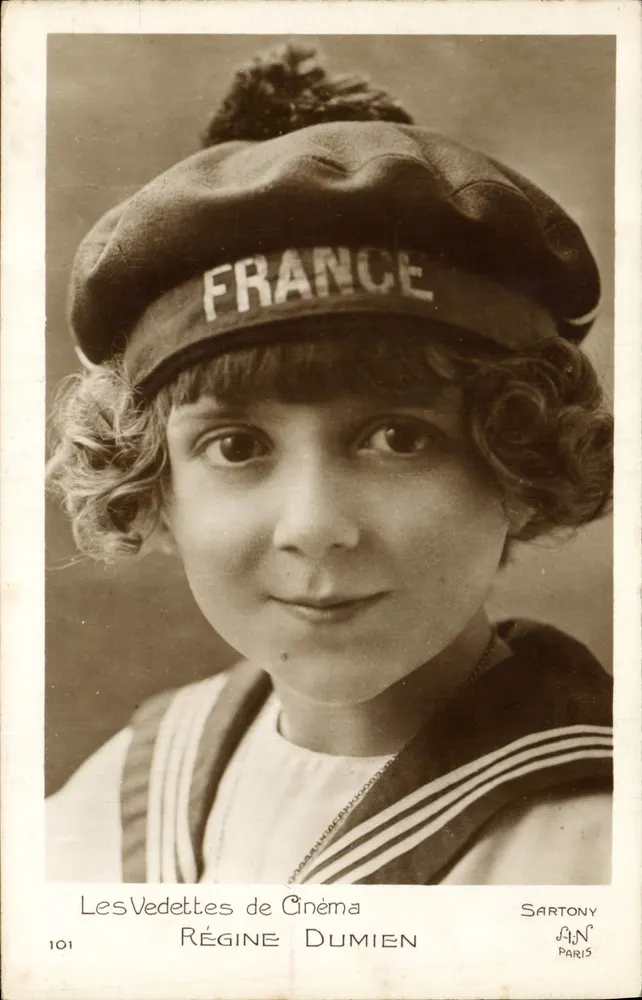 Régine Dumien — junge Schauspielerin in Seemannsuniform mit 'FRANCE'-Kappe — Sartony Paris n°101 - Vorderseite