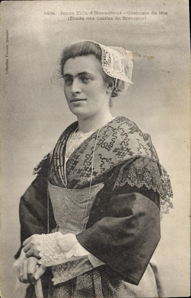 Junge Frau aus Henneshont - Festkleid (Studie zu den Kopftüchern der Bretagne) — Villarbin-Sammlung, Quimper, Nr. 1404 - Vorderseite
