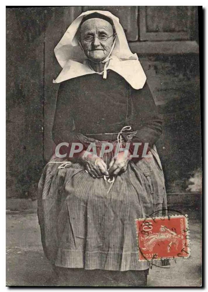 Mulher antiga bretona — em traje tradicional — editada pela Poste bretonne - Frente
