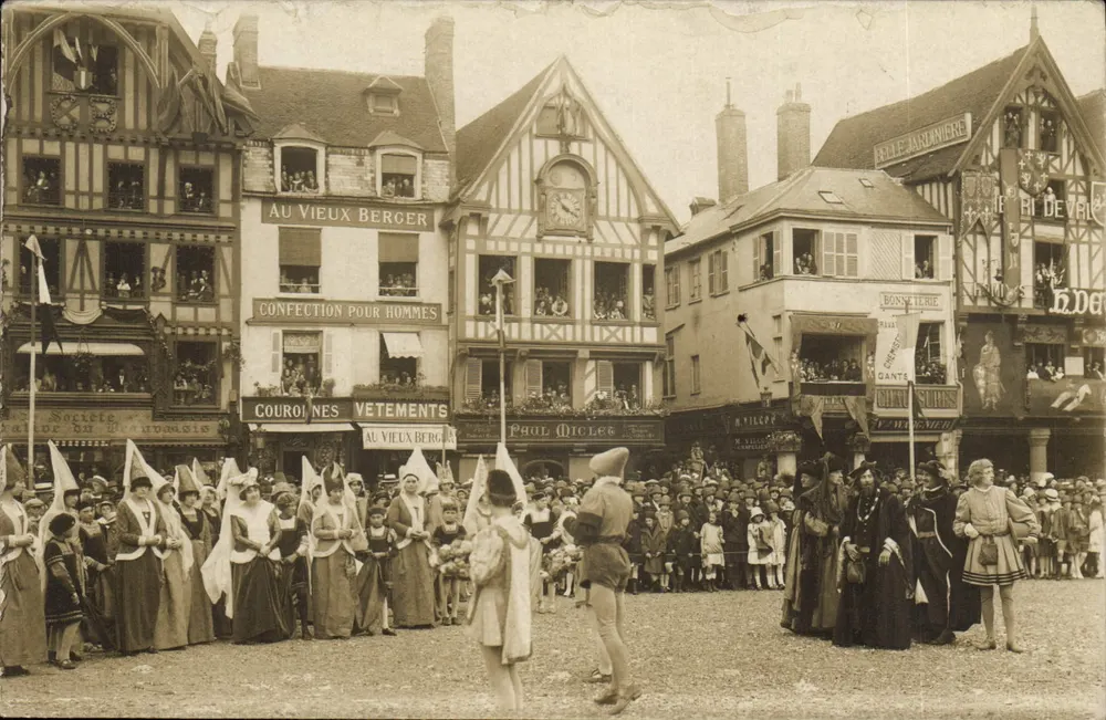 Mittelalterlicher Festzug in Châtillon-sur-Loire — Verleger GATRILLET, n° B 17 - Vorderseite