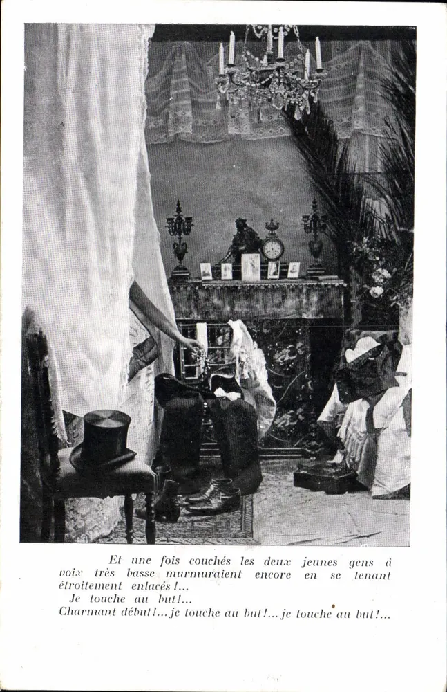 Intime Szene — Zwei junge Menschen, die sich umarmen — Gedruckter Text — Innenkarte Frankreich/Algerien/Tunesien - Vorderseite