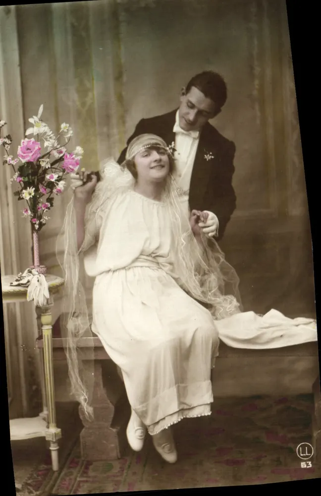 Junges Paar in Hochzeitskleidung — Fotostudio LL 63 - Vorderseite