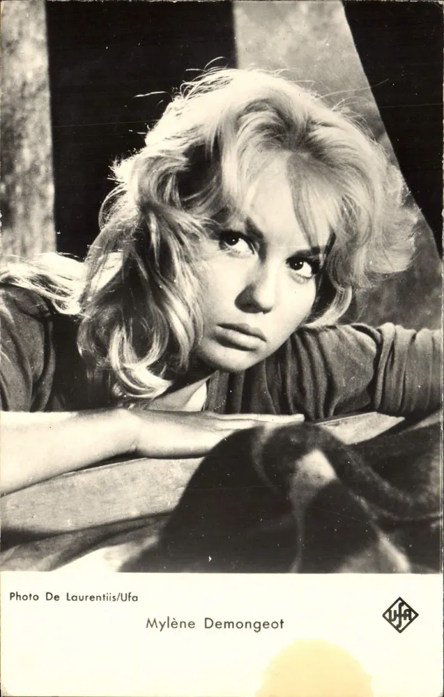 Mylène Demongeot — retrato — Foto De Laurentiis/UFA - Frente