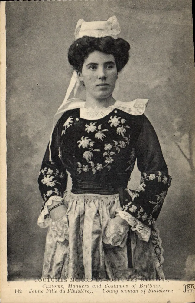 Jovem Menina do Finistère — Trajes Bretões — Imp. Créteil Cie - Frente