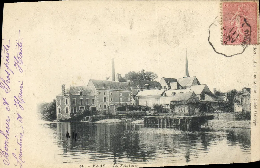 Vaas - La Filature — vue de l'usine et de l'église sur le bord d'un cours d'eau, éditeur L'Éditeur, L'Annonay - Clinch Gallope, n°40 - Awers
