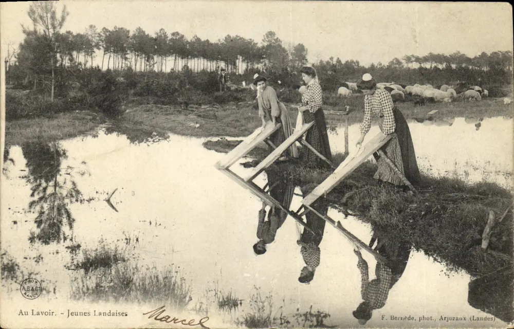 Am Waschplatz — junge Landaises — F. Bernède, phot., Arjuzaux (Landes) - Vorderseite