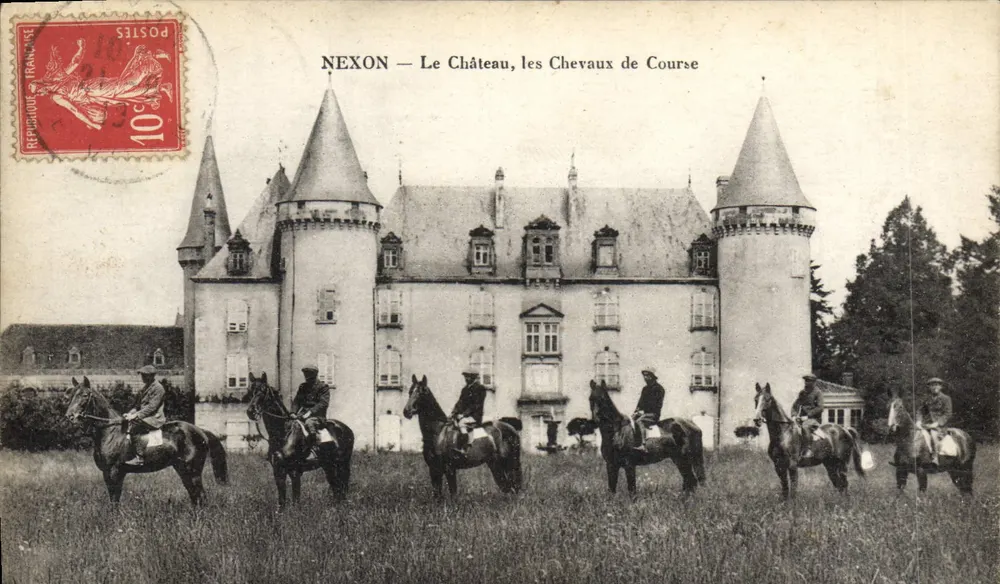 Nexon — Das Schloss, die Rennpferde — T. Hippisue, Nexon - Vorderseite