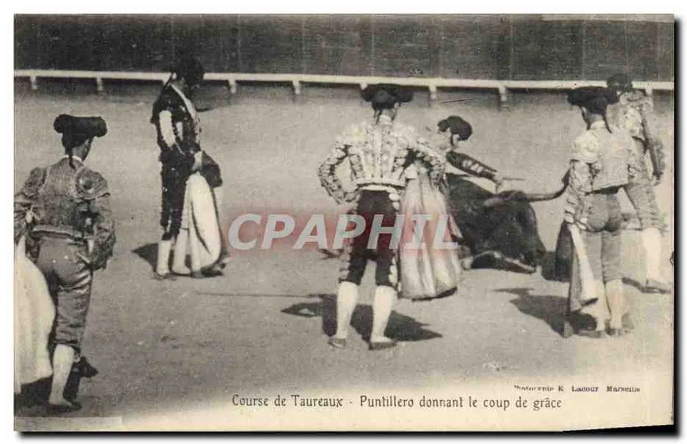 Stierkampf — Puntillero gibt den Todesstoß — Fotograf E. Laouguer, Marseille - Vorderseite