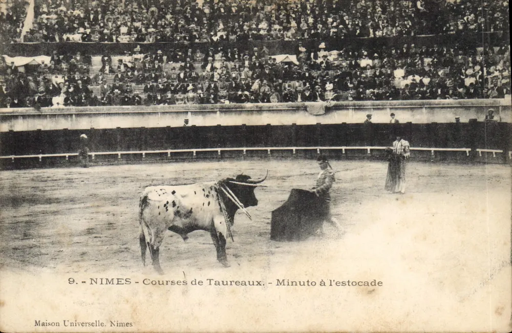 Nîmes - Corrida de touros - Minuto à l'estocade - Maison Universelle, Nîmes - Frente