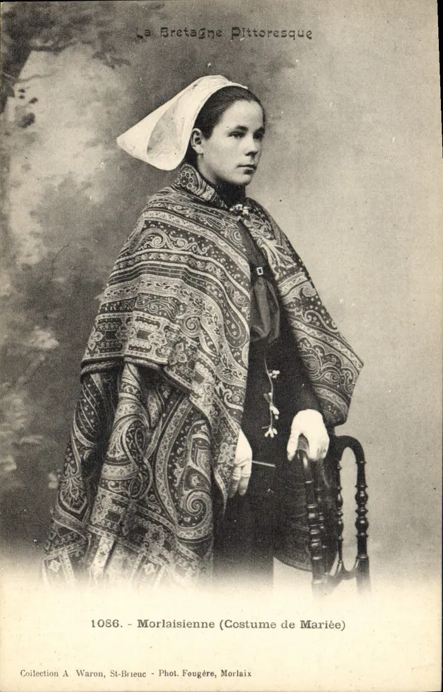 Morlaisienne (Costume da Sposa) — Collezione A. Waron, St-Brieuc — Fot. Fouguère, Morlaix - Recto