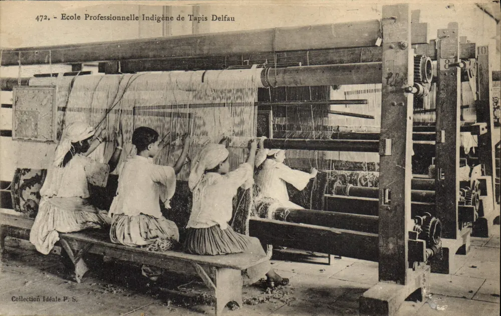 Indigene Teppichweberei-Schule Delfau — Webereiwerkstatt — Ideal Kollektion P. S. - Vorderseite
