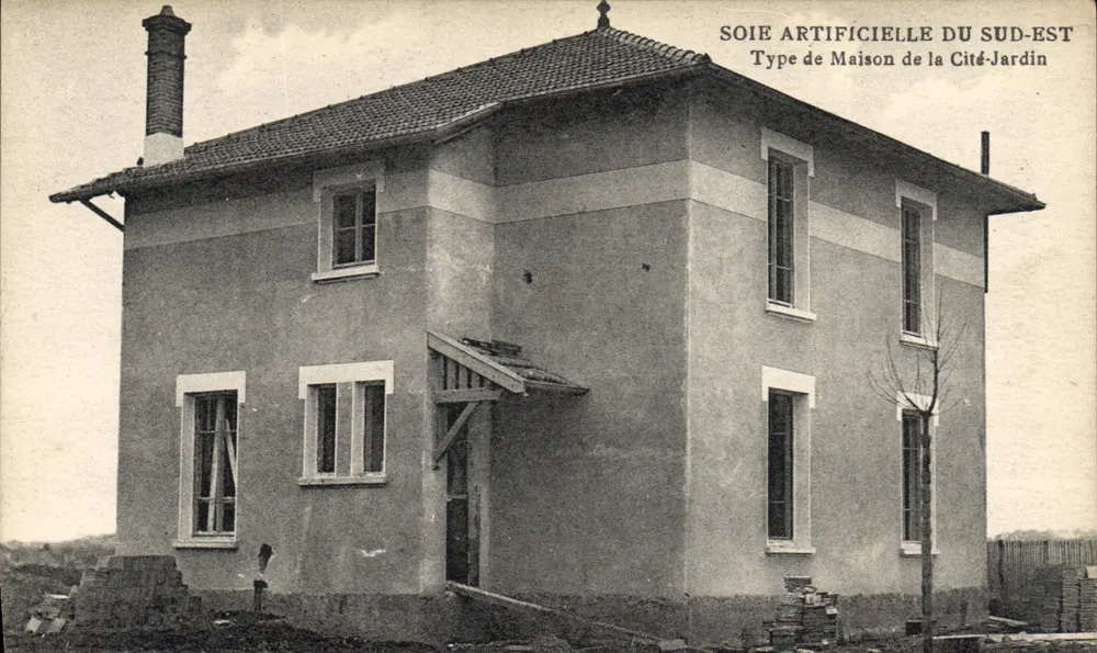 Haus der Cité-Jardin — Typ des Hauses der Cité-Jardin — Künstliche Seide aus dem Südosten - Vorderseite
