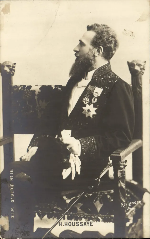 H. Houssaye — retrato em traje ornado — Reutlinger Paris, S.I.P. 2a Série N°12 - Frente