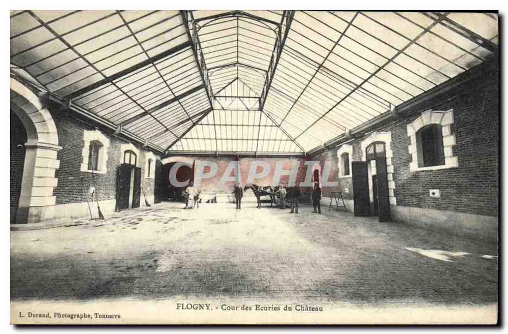Flogny - Cour des Écuries du Château — L. Durand, Fotograf, Tonnerre - Vorderseite