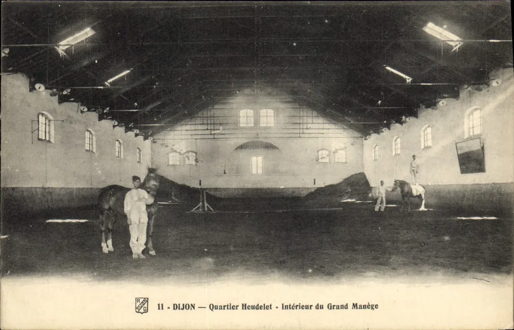 Dijon — Viertel Heudelet — Innenraum des Grand Manège - Vorderseite