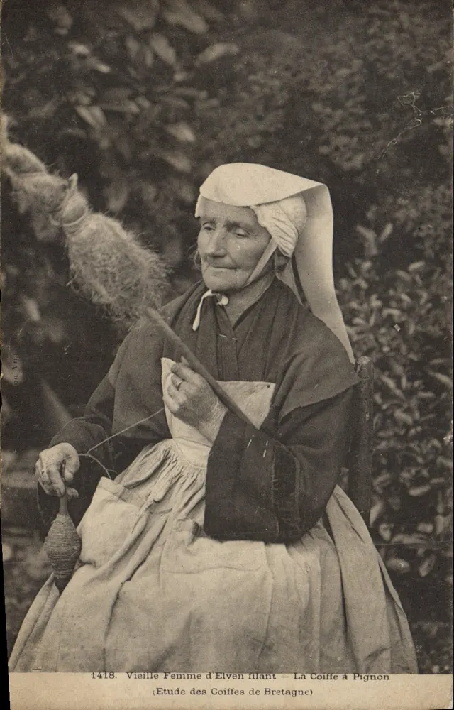 Alte Frau von Elven, Spinnend — Das Pignon-Hutgeschmuck — Studie der Bretonischen Kopfbedeckungen — Nr. 1418 - Vorderseite