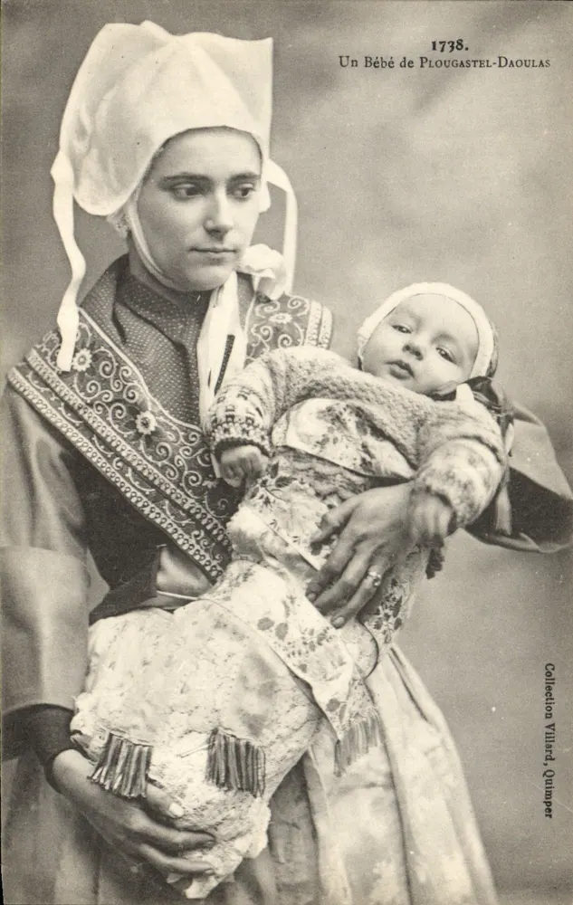 Um Bebê de Plougastral-Daoulas — Coleção Villiard, Quimper — n° 1738 - Frente