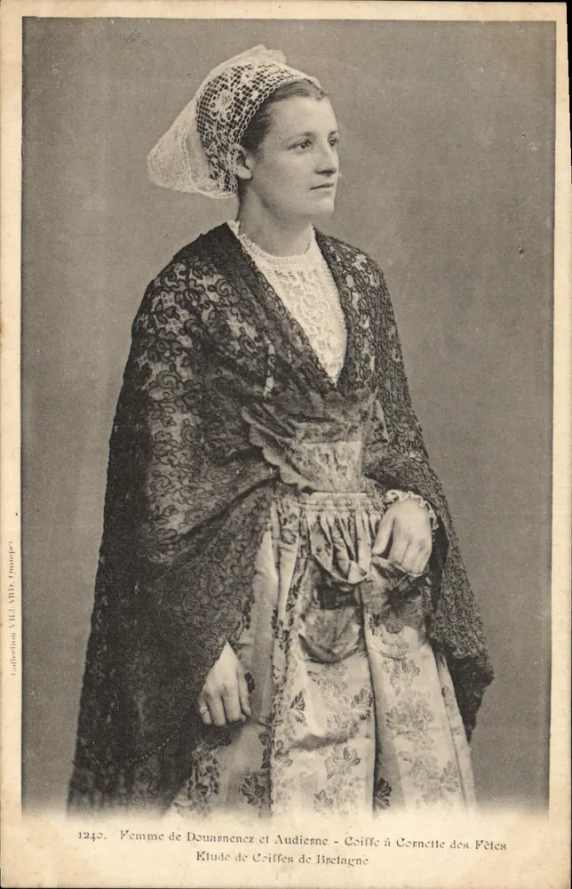 Frau aus Douarnenez und Audierne — Coiffe à Cornette der Fischer — Studie zur Bretonischen Frisur — Sammlung VIII. ARD. Dompier - Vorderseite