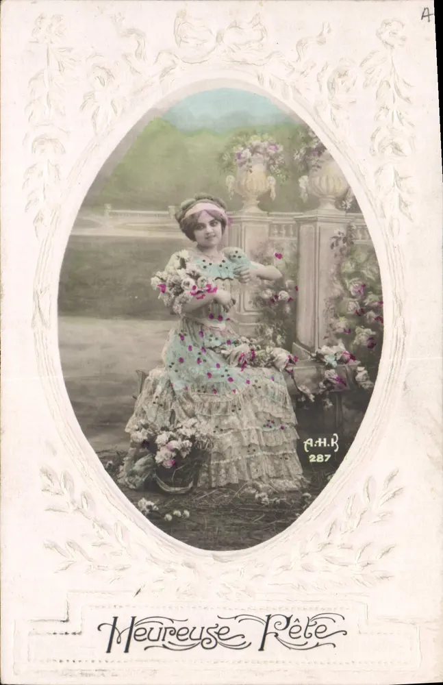 Junge Frau in einem blumigen Kleid — A.H.R. 287 — A.H.R. (Paris) - Vorderseite