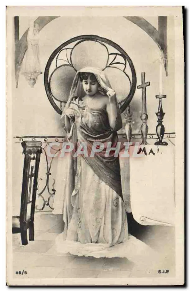 Frau in langer Robe und Schleier — Innenraum-Szene mit Farbglasfenster und Kerzenleuchtern — HB/5, S.1.8 - Vorderseite
