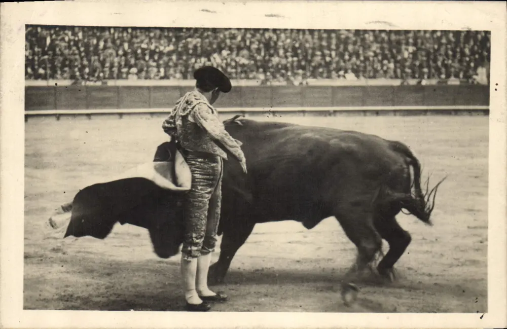 Torero et taureau — arène de corrida — éditeur non visible - Awers