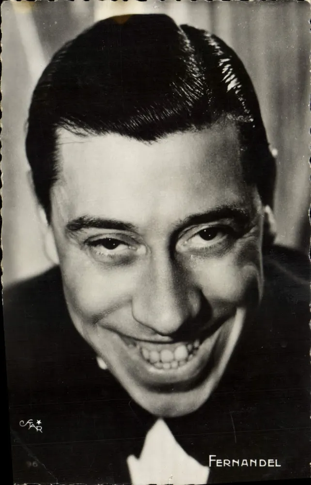 Fernandel — retrato sorridente — editor CFA R, n° 96 - Frente