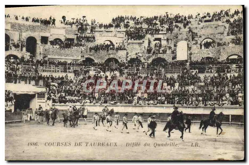 Cours de Taureaux — Défilé du Quadrille — LR - Frente