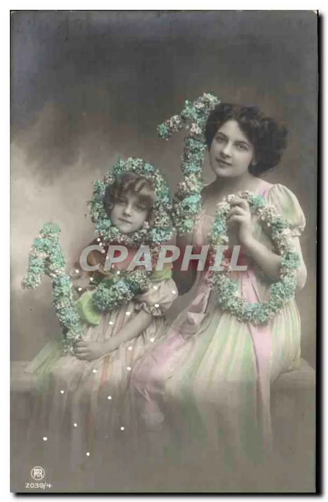 Zwei junge Frauen mit Blumenkrönchen — Fotograf PR — n° 2039/4 - Vorderseite