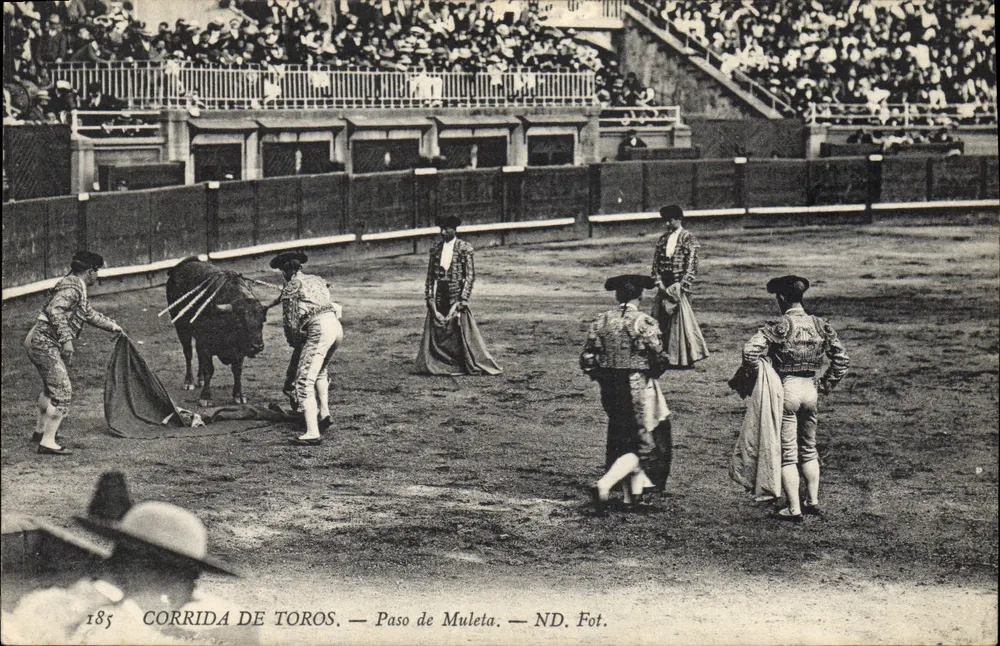 Corrida de touros — Paso de Muleta — ND. Fot. - Frente