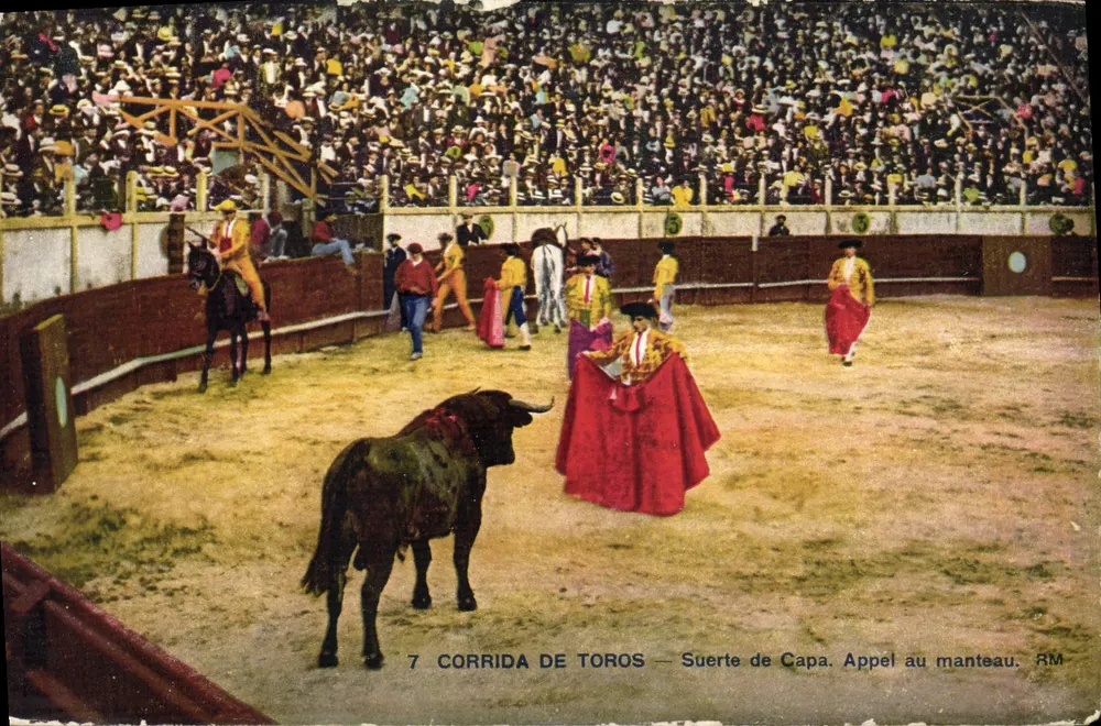 Corrida de Touros — Suerte de Capa. Chamada ao manto. RM - Frente